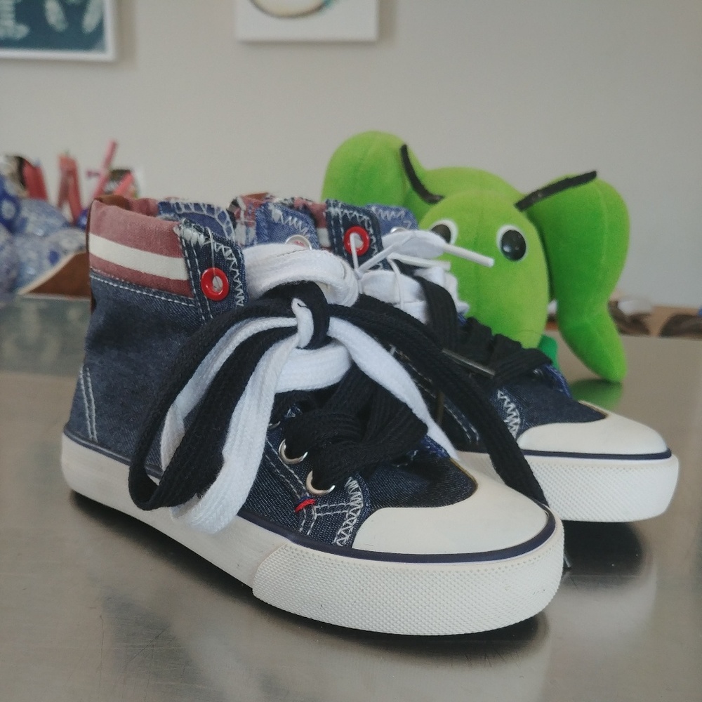 Tommy Hilfiger tennis shoes